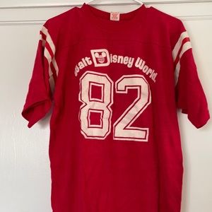 Vintage 1982 Walt Disney world tee . Red. Size Large